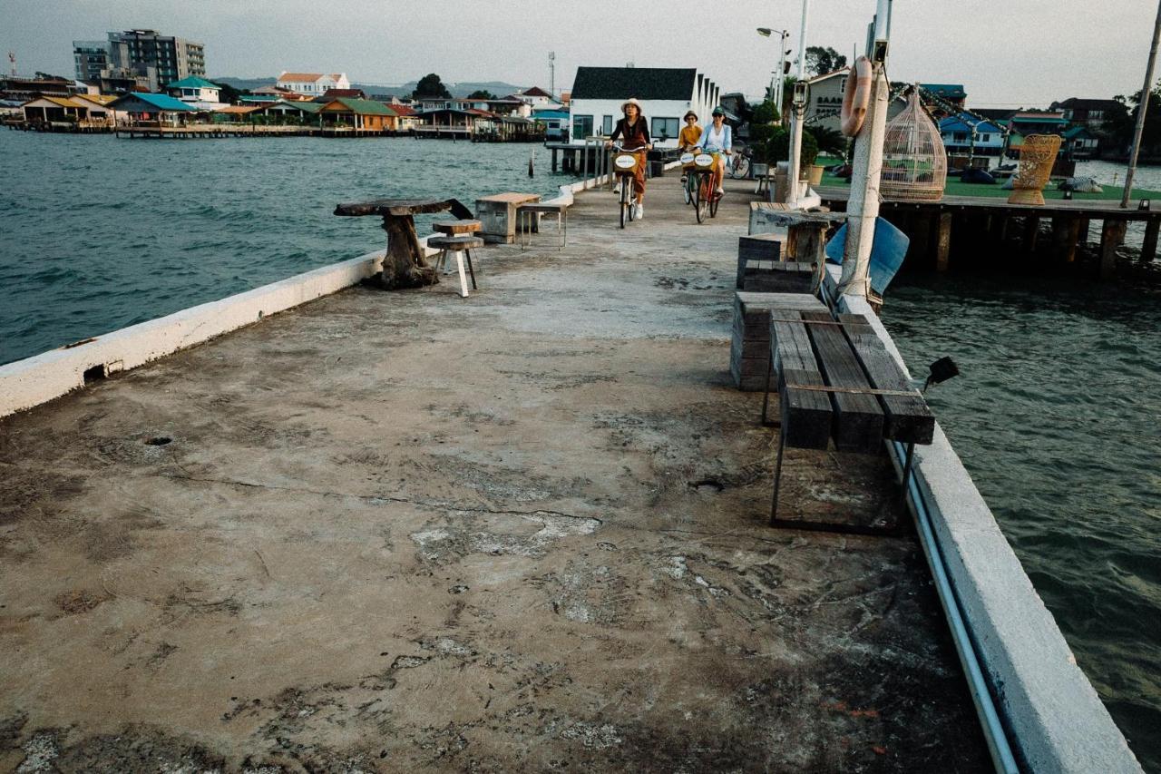 Baan Tah On The Sea Hotel Bang Sare Exterior photo