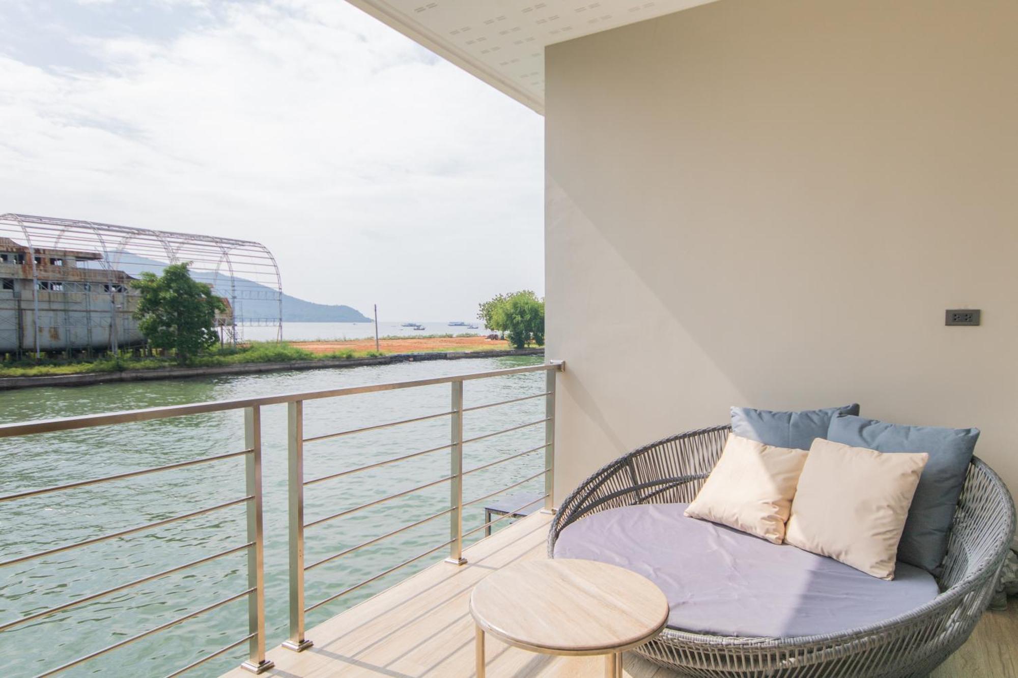Baan Tah On The Sea Hotel Bang Sare Exterior photo