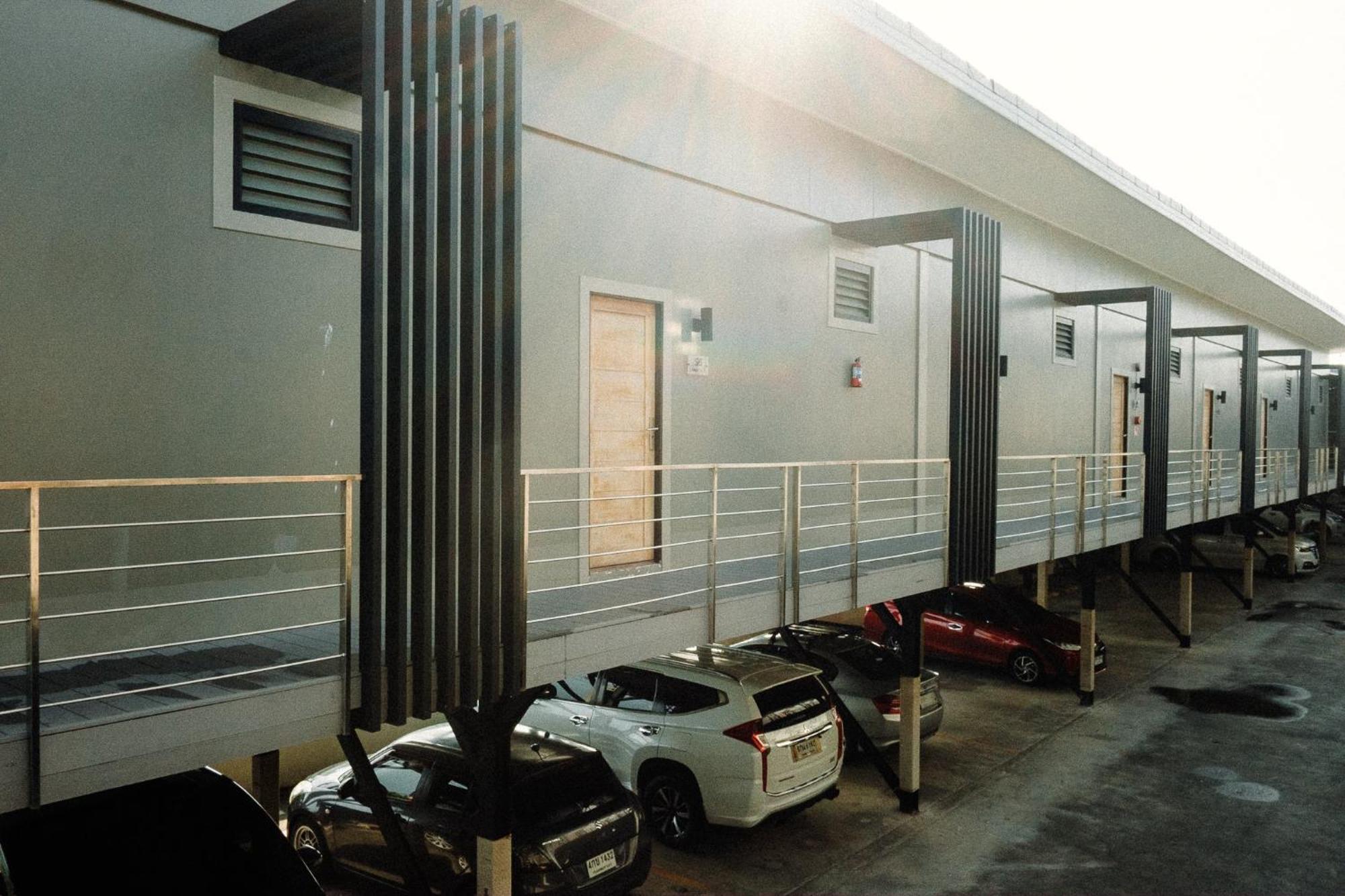 Baan Tah On The Sea Hotel Bang Sare Exterior photo
