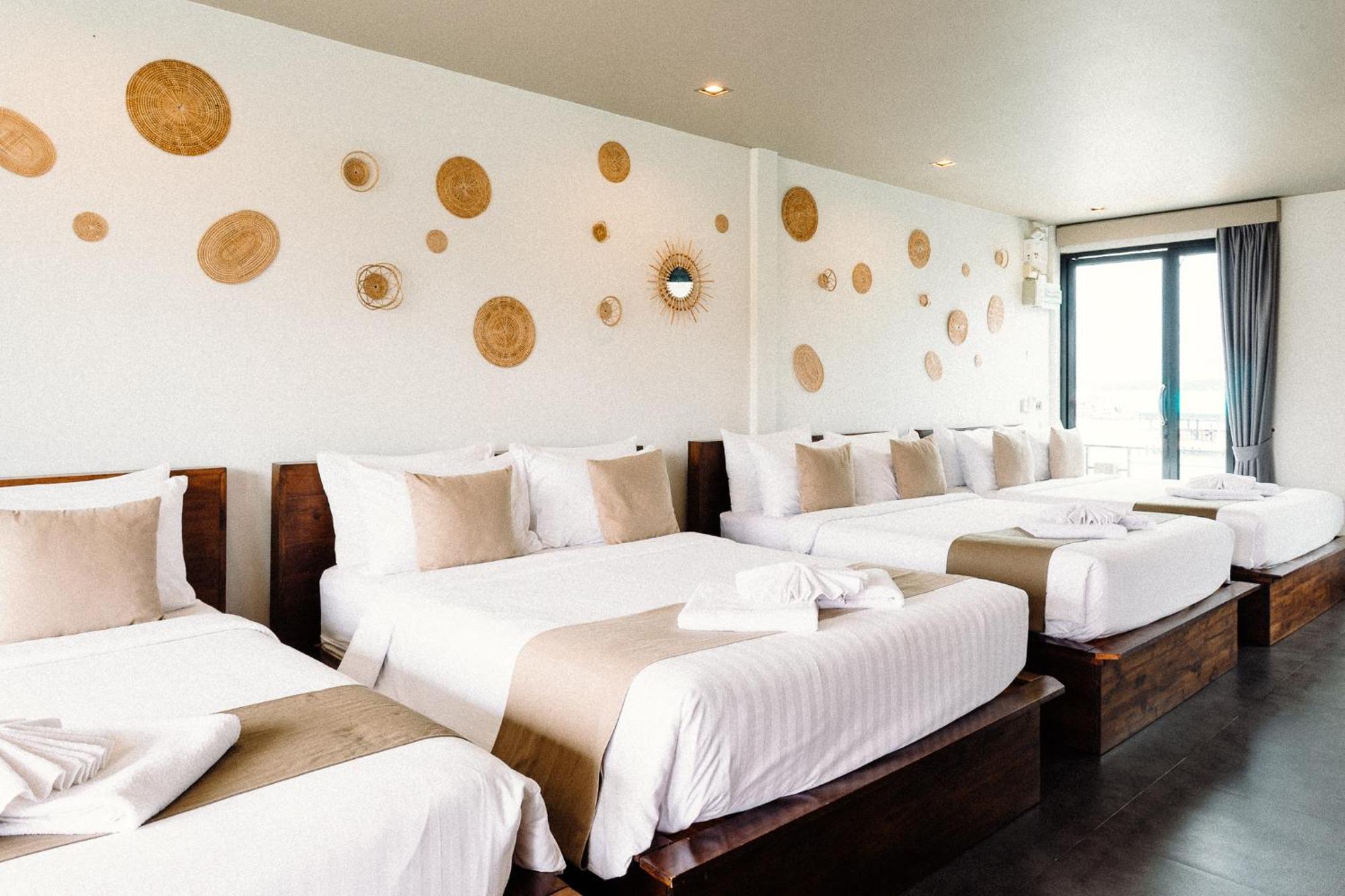 Baan Tah On The Sea Hotel Bang Sare Exterior photo