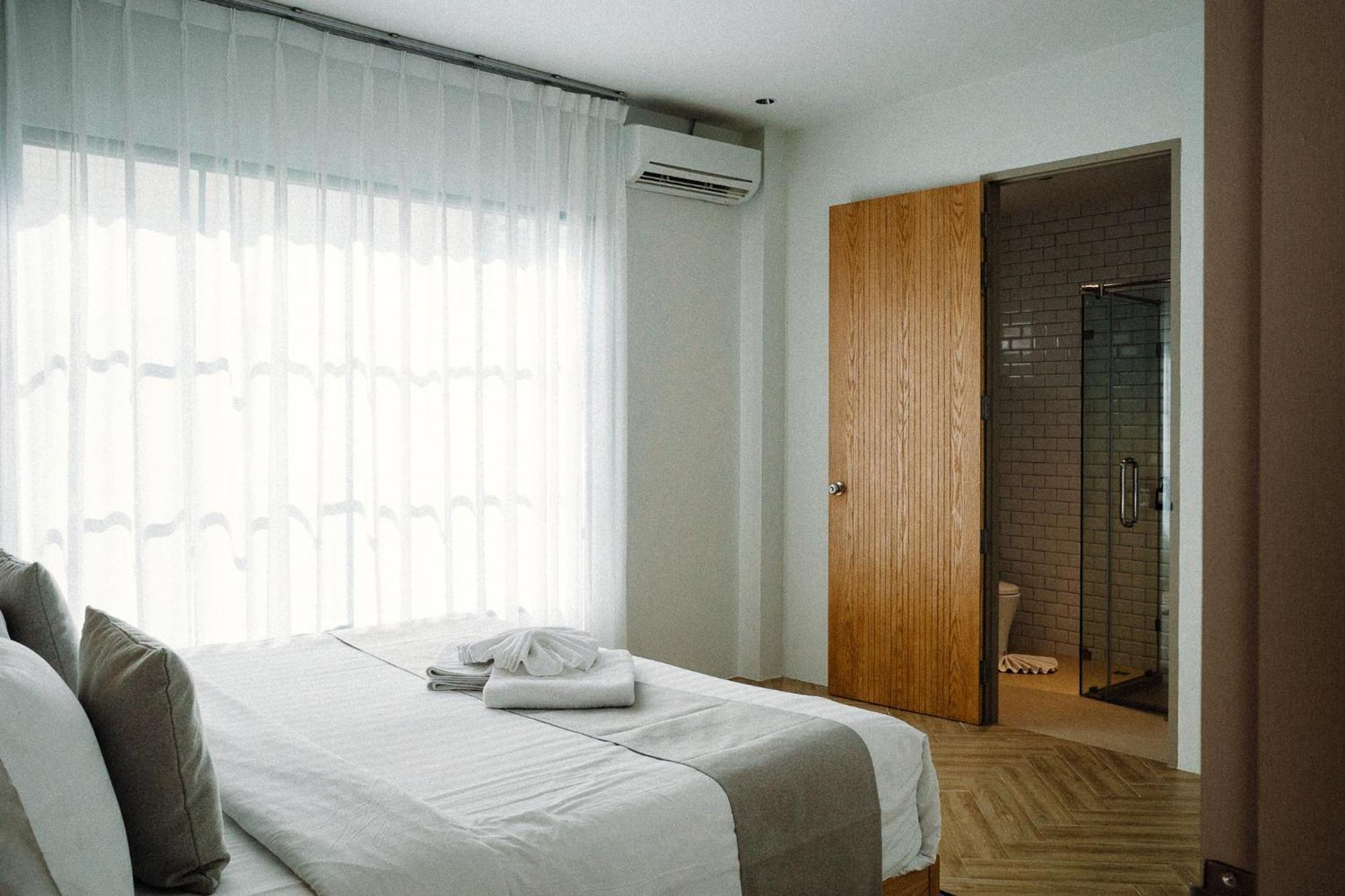 Baan Tah On The Sea Hotel Bang Sare Room photo